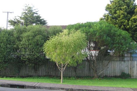 Photo of property in 92 Triangle Road, Massey, Auckland, 0614