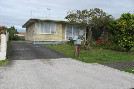Photo of property in 54 Convair Crescent, Mangere, Auckland, 2022