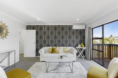 Photo of property in 1/2 Finn Place, Totara Vale, Auckland, 0629