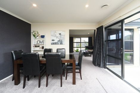 Photo of property in 6 Nevada Way, Kelvin Grove, Palmerston North, 4414