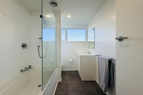 Photo of property in 10 Waiwera Crescent, Maupuia, Wellington, 6022