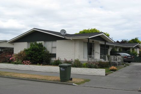 Photo of property in 2/25 Juniper Place, Burnside, Christchurch, 8053