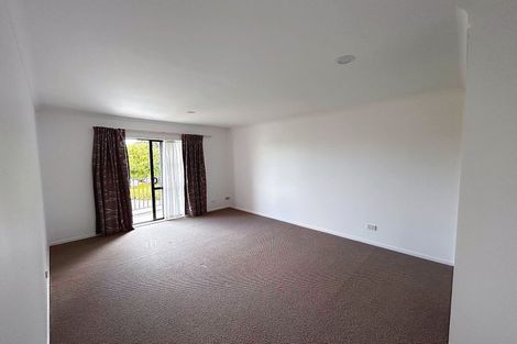 Photo of property in 27 Gunner Drive, Te Atatu Peninsula, Auckland, 0610