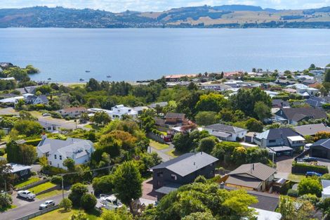 Photo of property in 1 Norfolk Road, Waipahihi, Taupo, 3330
