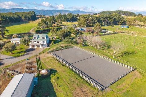 Photo of property in 593 Waikawa Beach Road, Waikawa Beach, Levin, 5573