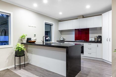 Photo of property in 136 Navigation Drive, Whitby, Porirua, 5024