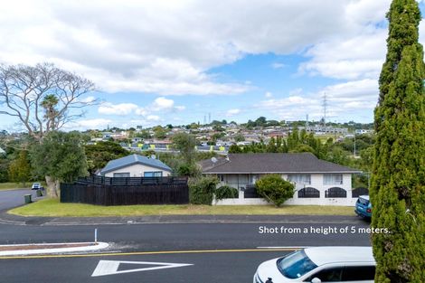 Photo of property in 1 Cedar Heights Avenue, Massey, Auckland, 0614