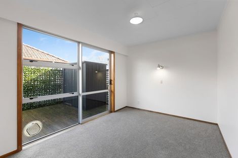 Photo of property in 312a Saint Aubyn Street, New Plymouth, 4310