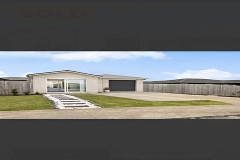 Photo of property in 30 Opouatu Avenue, Glenbrook, 2681