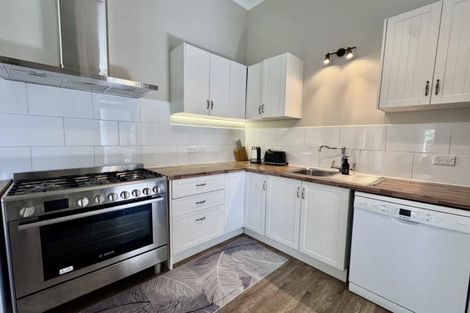 Photo of property in 40 Garden Road, Northland, Wellington, 6012