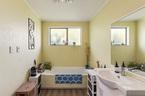 Photo of property in 12 Towai Street, Inglewood, 4330