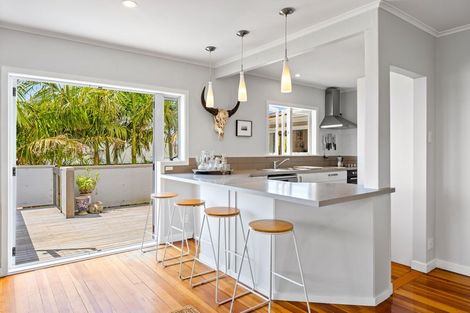 Photo of property in 1/73 Birkdale Road, Birkdale, Auckland, 0626