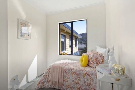 Photo of property in 7u2 Carleton Terrace, Tawa, Wellington, 5028