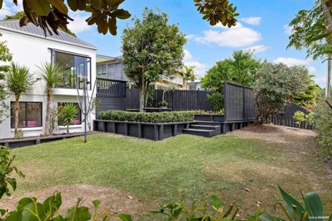 Photo of property in 47 Sheridan Drive, New Lynn, Auckland, 0600