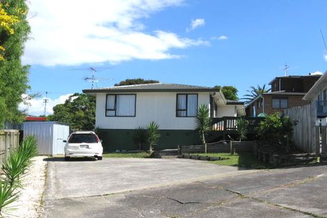 Photo of property in 2/39 Caribbean Drive, Unsworth Heights, Auckland, 0632