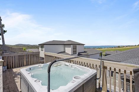 Photo of property in 11 Pacific Heights Road, Orewa, 0931