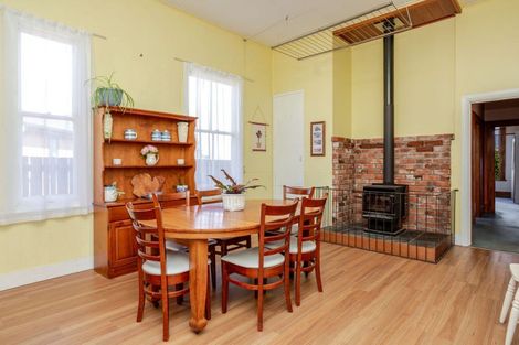 Photo of property in 18 Albert Street, Dannevirke, 4930