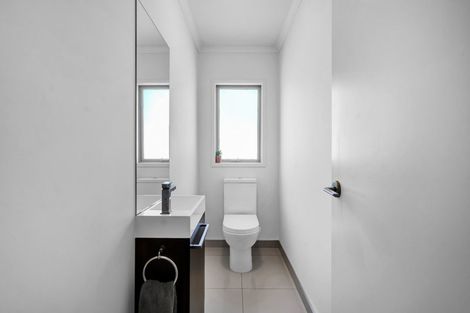 Photo of property in 82 Awanui Street, Merrilands, New Plymouth, 4312