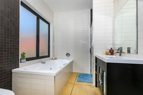 Photo of property in 1030 Peak Road, Helensville, 0875