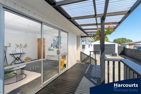 Photo of property in 16 Glen Road, Ranui, Auckland, 0612