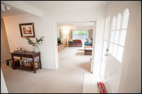 Photo of property in 30 Mappin Place, Chatswood, Auckland, 0626