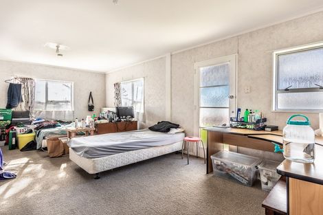 Photo of property in 37 Edgecombe Street, Newlands, Wellington, 6037