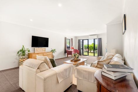 Photo of property in 14 Taiaapure Street, Weymouth, Auckland, 2103