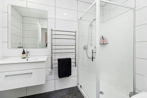 Photo of property in 27 Akaroa Drive, Maupuia, Wellington, 6022