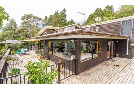 Photo of property in 215 Shaw Road, Titirangi, Auckland, 0604