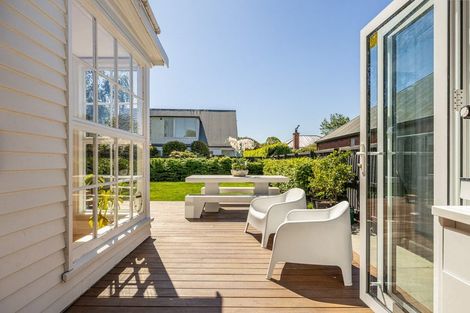 Photo of property in 5 Aikmans Road, Merivale, Christchurch, 8014