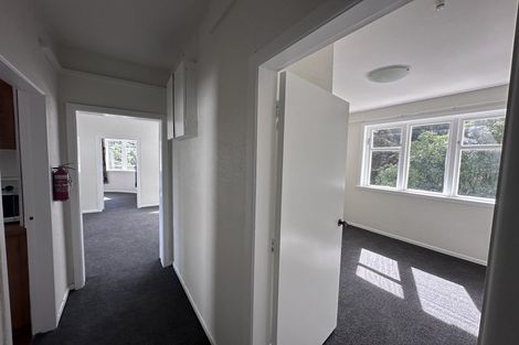 Photo of property in 20u2 Saint Michaels Crescent, Kelburn, Wellington, 6012