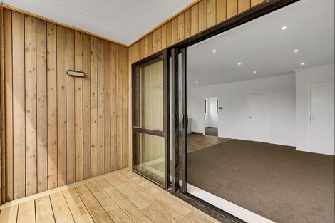 Photo of property in 2/500 Te Atatu Road, Te Atatu Peninsula, Auckland, 0610