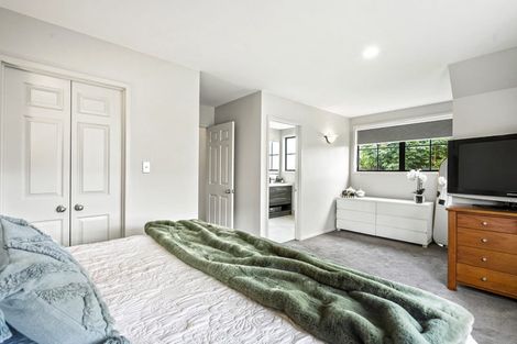 Photo of property in 4 Opal Close, Rosedale, Auckland, 0632