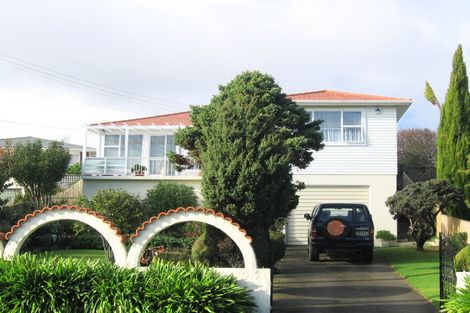 Photo of property in 42 Gray Avenue, Paraparaumu Beach, Paraparaumu, 5032
