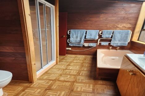 Photo of property in 2/86 Lake Road, Northcote, Auckland, 0627