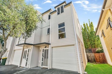 Photo of property in 8 Verdale Circle, Glen Eden, Auckland, 0602