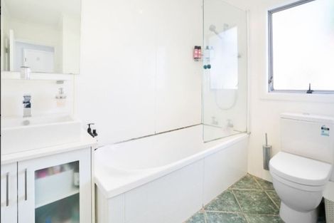 Photo of property in 106 Spinella Drive, Bayview, Auckland, 0629