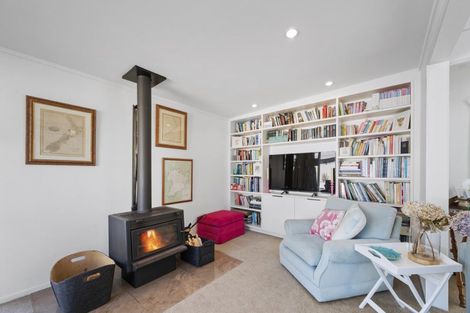 Photo of property in 3 Moana Place, Taradale, Napier, 4112