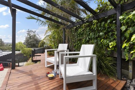 Photo of property in 11 Rangeview Road, Sunnyvale, Auckland, 0612