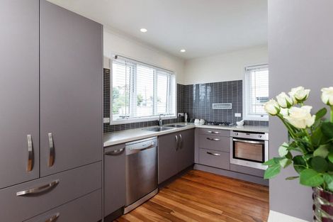 Photo of property in 17 York Crescent, Westown, New Plymouth, 4310