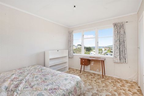 Photo of property in 77 Salford Street, Newlands, Wellington, 6037
