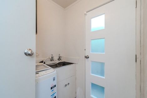 Photo of property in 106a Newlands Road, Newlands, Wellington, 6037