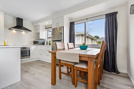 Photo of property in 12 Brookfield Road, Te Atatu Peninsula, Auckland, 0610