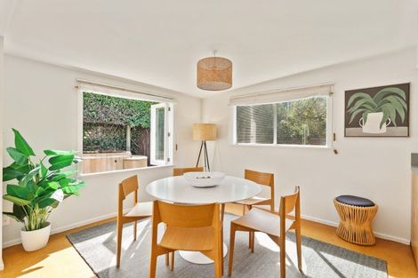 Photo of property in 174 Queens Drive, Lyall Bay, Wellington, 6022