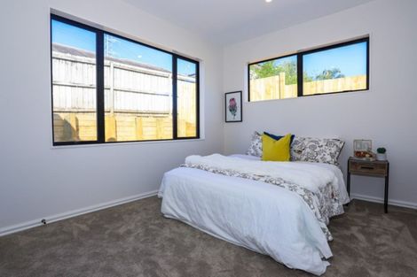 Photo of property in 21 Merv Clarke Lane, Massey, Auckland, 0614