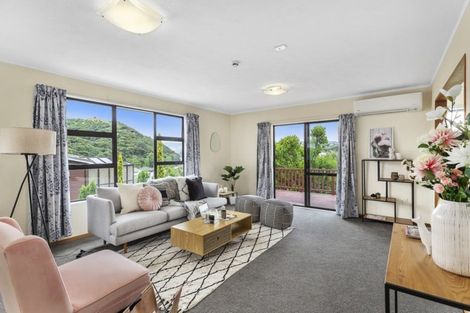 Photo of property in 33 Shackle Lane, Whitby, Porirua, 5024