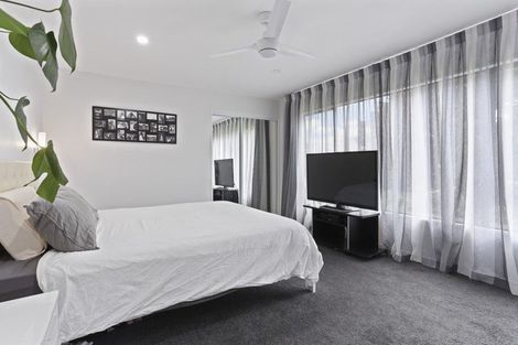 Photo of property in 10 Pyatt Place, Redwood, Christchurch, 8051
