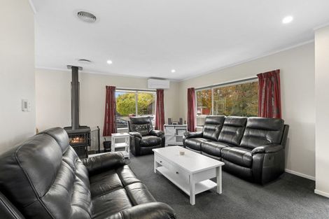 Photo of property in 17 Memphis Grove, Totara Park, Upper Hutt, 5018