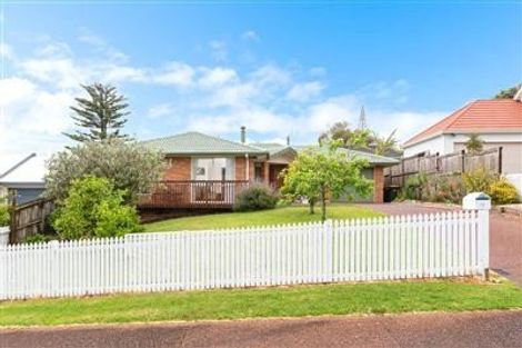 Photo of property in 17 Lasque Place, Glen Eden, Auckland, 0602