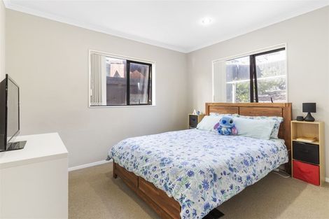 Photo of property in 84 Keri Vista Rise, Papakura, 2110